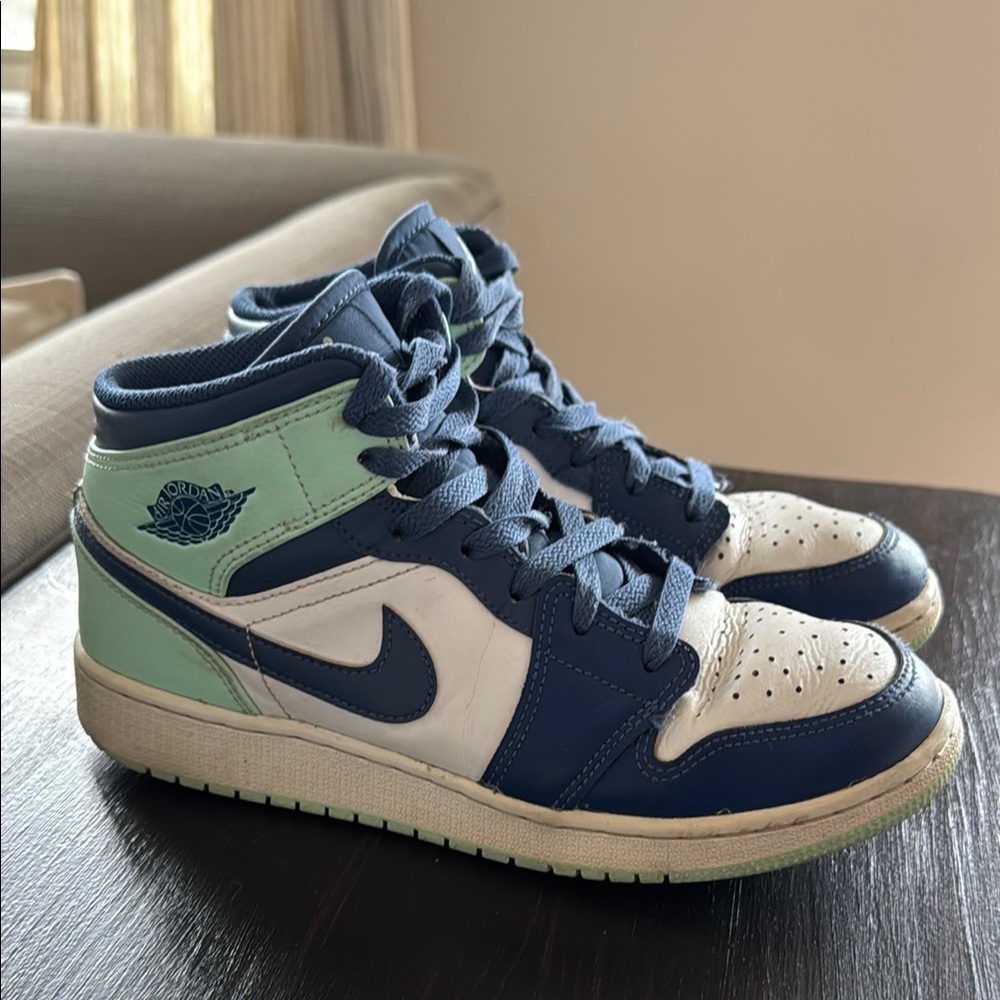 Nike Air Jordan 1 Mid Sneakers